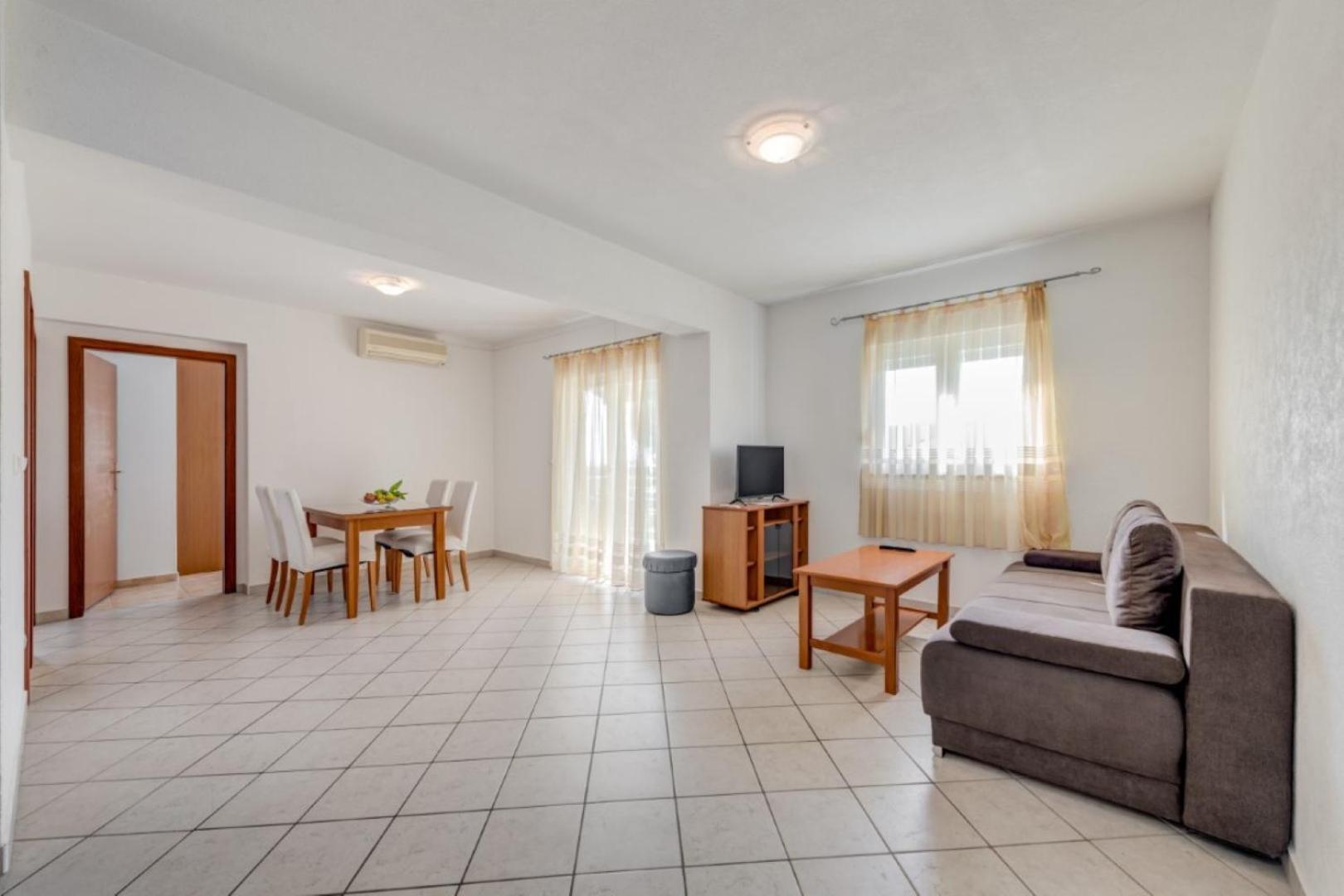 Ruza&Nikolina "1" Apartmani - Baška Voda Eksteriør bilde