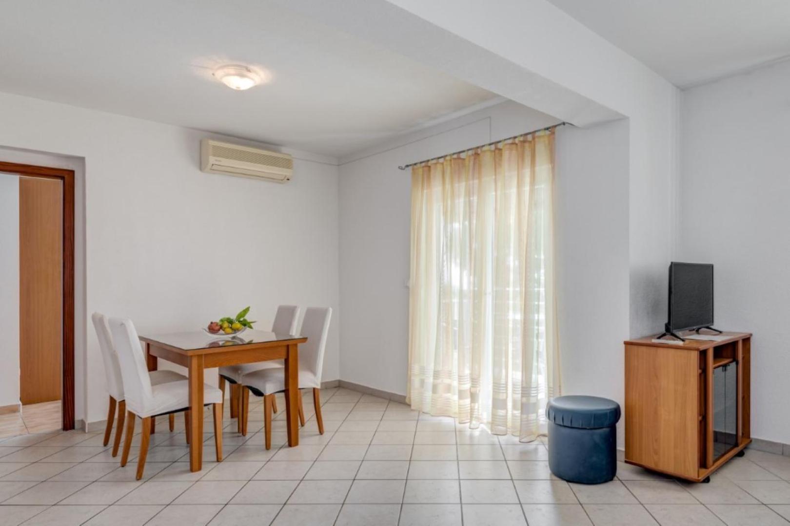 Ruza&Nikolina "1" Apartmani - Baška Voda Eksteriør bilde